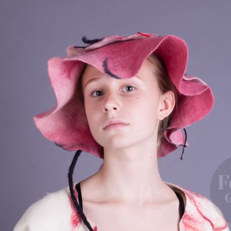"Шляпа розовая", войлок, художник Гульшат Джураева